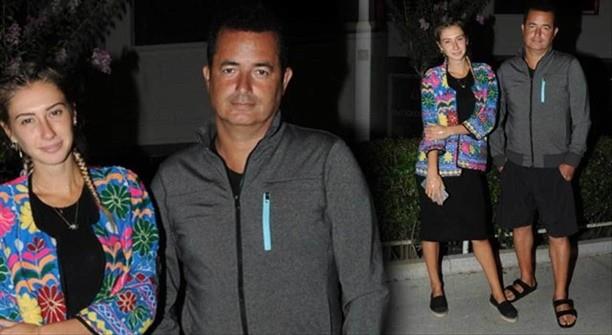 "Ben stanbul Aydn niversitesi'nde moda tasarm renciyim. Daha nce mankenlik deneyimim olduu iin ba manken olarak ben yrdm. Acun da bizim okula dl trenine gelmiti. Beni orada grm, ekibine Var Msn Yok Musun'a davet ettirmi. Ben yarmaya bavurmadm onlar beni ard." Kaynak: Elele dergisi