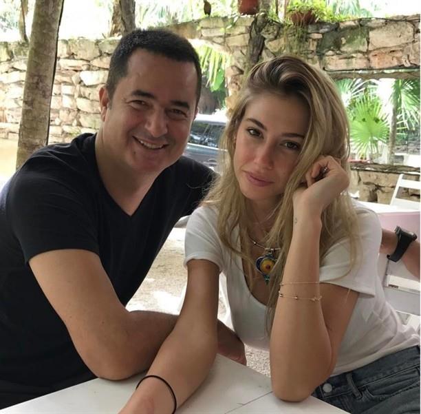 TV8 kanal sahibi Acun Ilcal'nn sevgilisi eyma Suba Elele dergisine rportaj verdi.