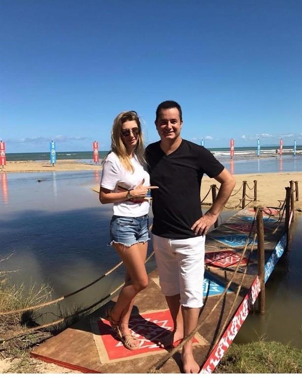 Suba'na, "Var Msn Yok Musun yarmasnda tanma hikayenizi bir de sizden dinleyelim" diye sorulunca nl modac "Biz yarmada tanmadk Acun benim okuluma gelmiti orada grp beni yarmaya artmt" dedi.