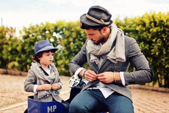 3. Ak hakknda erkek erkee konuun.<p>Zaman geldiinde olunuzun bu gl duyguyu nce sizden dinlemesini salayn. <p>    zellikle ergenlik andaki bir erkek iin babasnn ilki ak hakknda verdii tavsiyeler onun iin olduka retici olacaktr.<p>    Samimi olmay unutmadnz bu tarz konumalar, olunuzla aranzda belirli bir gven oluturmaya da yarayacaktr.