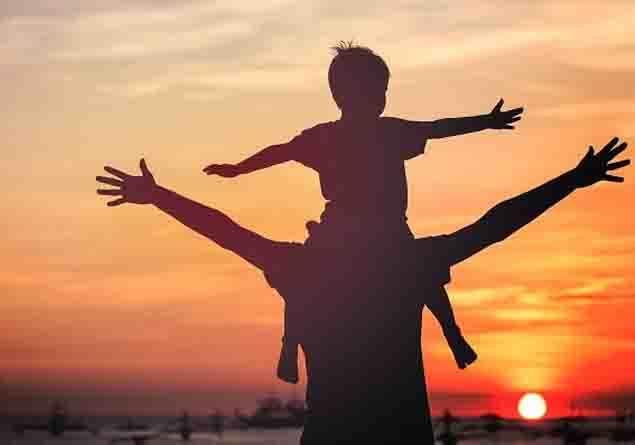 ou insan bir ocuunun geleceinin ekillenmesi konusunda annelerin daha byk rol olduunu dnr. Anca byle bir durum sz konusu deil. Anne de baba da eit rol oynar. Hele ki sz konusu olan bir erkek ocuk ise iin en nemli ksmlar babaya der. te bir babann oluna retmesi gereken 8 ey: