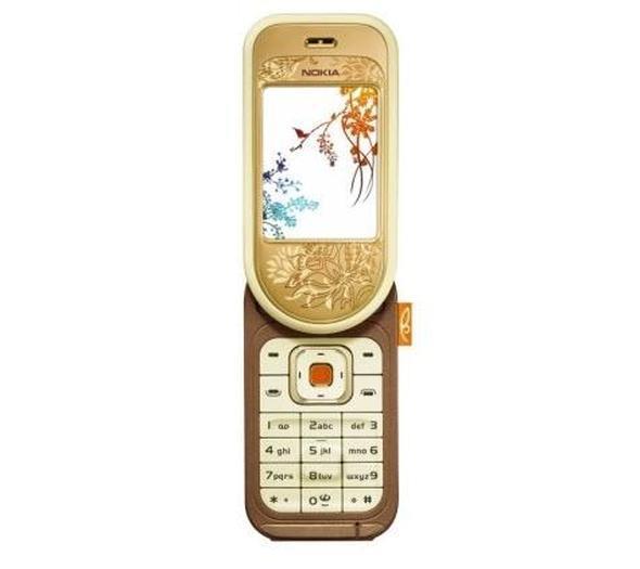 Nokia 7370-    Nokia'nn bir dier ilgin tasarma sahip rn ise 7370't. Ekran 180 derece dnebilen cihazn ekran znrl ise 240x320 pikseldi.
