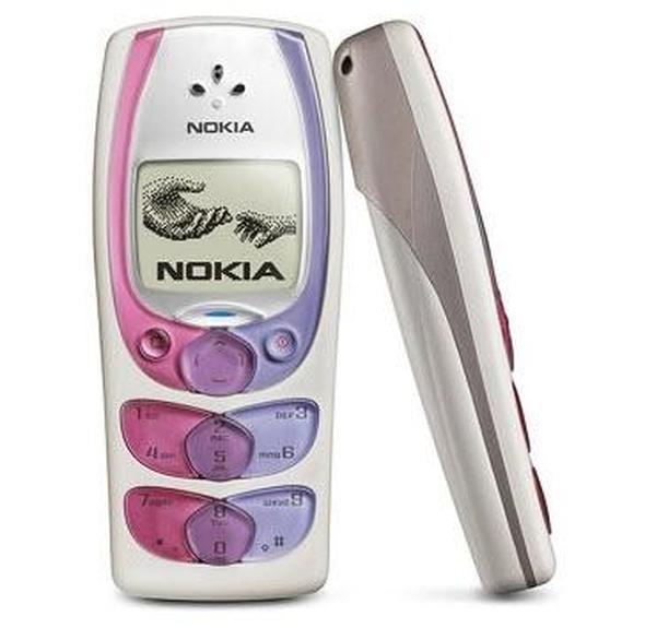 Nokia 2300-    Nokia'nn en ok satan telefonlarndan 2300'a olan benzerliiyle dikkat eken cihazn klavyesindeki renkler ise ilgin bir grnme sahipti.