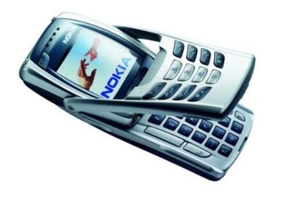 Nokia 6800-    2003 ylnda sata sunulan Nokia 6800 hem normal klavye sunuyordu, hem de telefon tulamak iin rakamlarn bulunduu zel bir tu takmyla birlikte geliyordu.
