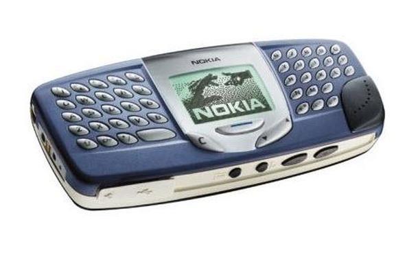 Nokia 5510-    Nokia'nn apayr bir tasarma sahip olan telefonu 5510 ortadaki monokrom ekrann iki tarafnda bulunan klavyesiyle dikkat ekiyordu.