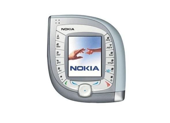 Nokia 7600  -  Nokia'nn 2G GPRS a teknolojisini destekleyen telefonu 7600'n ekran znrl 128x160 pikseldi. Ancak bu telefonu tek elde tutmak neredeyse imkanszd.  nokia 3310 , telefon , internet