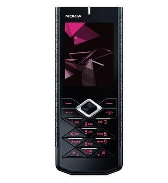 Nokia 7900 Prism-    2.5G a teknolojisini destekleyen Nokia 7900 Prism, ilgin klavye tasarmyla dikkat ekiyordu.