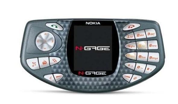 Nokia N-Gage  -  Nokia'nn 2003 ylnda sata sunulan ve tamamen oyun tutkunlarna zel olarak tasarlanan N-Gage model telefonu da srad bir tasarma sahipti.