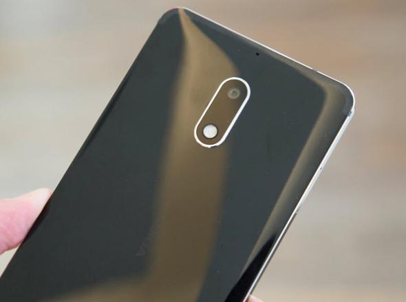 Mat Siyah, Gm, Mavi ve Bakr olmak zere drt renk seenei bulunan Nokia 6'nn fiyat ise 1349 TL...