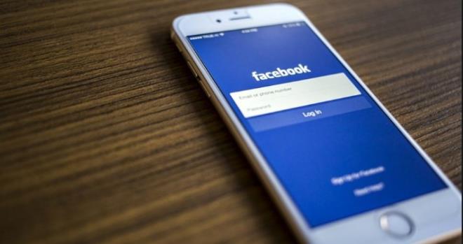 zellikten yararlanmak iin konum servislerini amanz ve Facebook uygulamasna izin vermeniz gerekli. "Sadece uygulamay kullanrken" seeneiyle izin verirseniz halihazrda pil mrne etkisi bulunan uygulamann daha fazla tketim yapmasnn nne geebilirsiniz.