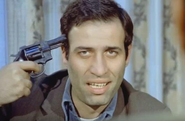 10. Korkusuz Korkak  <p>  1979 yapm filmde, Kemal Sunal doktor raporlar karnca alt aylk mr kaldn sanan Mlayim karakteriyle karmzda.