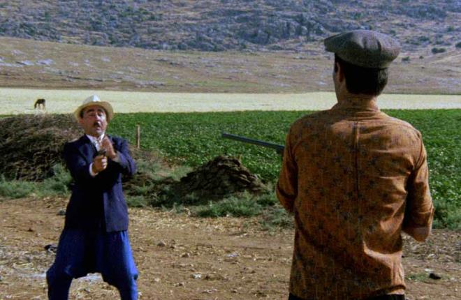 7. Kibar Feyzo  <p>  Kemal Sunal ve ener en ikilisini bir arada izlediimiz yapmn ynetmen koltuunda Atf Ylmaz var.