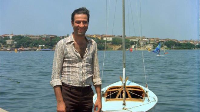 3. 100 Numaral Adam  <p>  Osman F. Seden'in ynettii 1978 yapm filmde aban, halkn sevgilisi reklam yldz rolyle karmza kyor.