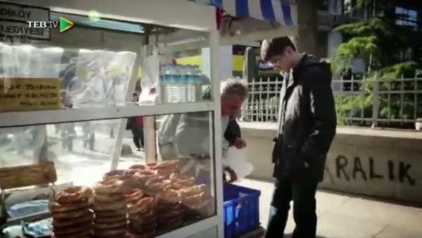 Simitiler sabah siz ie, okula giderken yada akam dnerken, btn gn tezgh bandalar. Peki yaklak 12 saatlik mesainin ardndan ne kadar kazanyorlar?