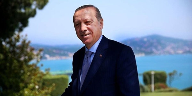 Cumhurbakan Recep Tayyip Erdoan'n Facebook ve Instagram'da paylalan fotoraflar byk beeni ald. Fotoraflar ksa srede onbinlerce kez beenildi.