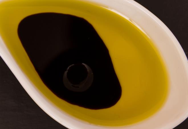 Vereceimiz son yntem ise kesin sonu karmaya yetiyor. Ancak kimyasal bir yntem. Zeytinyanz ile tuz ruhunu kartrn eer pempe veya krmz bir renk oluuyorsa o zeytinya gerek deildir.