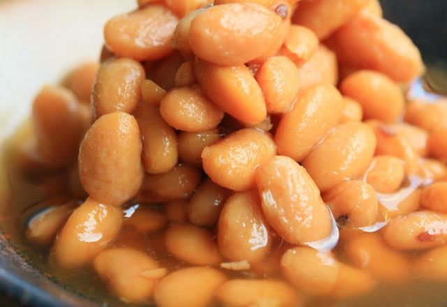 Konserve fasulye--  Konserveler kuru bakliyatlara gre daha fazla sodyum ierse de, besin deerleri genel olarak ayndr. Her ikisi de ayn lde kalori ieriyor ve ikisinde de yaklak 14 gr protein ile 12 gr lif bulunuyor.