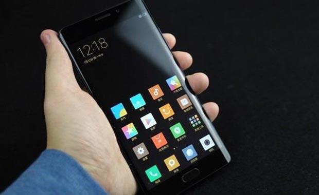 irketin bir dier telefon modeli Mi Mix ise 4 GB RAM - 128 GB hafza ve 6 GB RAM - 256 GB hafza seenekleriyle satlacak.