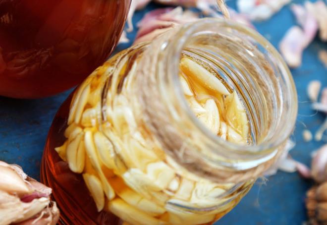 Bbrek ve safra talarn drr ve eritir. drar sktrc zellii vardr. Vcutta biriken fazla demi atar ve sisliin giderilmesi iin katkda bulunur.