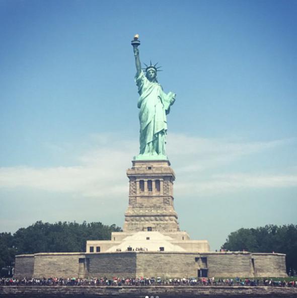 8. zgrlk Heykeli, ABD