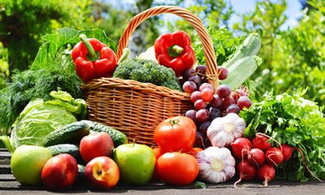 Terlemeyle beraber kaybettiimiz vitamin ve mineralleri de hzlca yenilemek iin meyve ve sebze tketiminizi arttrn, zellikle ara nlerde meyve destei sv ve vitamin ihtiyacnz karlayaca gibi bir sonraki nde de daha kontroll besin tketiminizi salar.