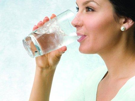 Yaz aylarnda hzl forma girmek iin nelere dikkat etmek gerekir?  <p>    Yaz aylarnda kilo vermek iin en ok dikkat edilmesi gereken nokta salkl vbir dzenli beslenmeye ek olarak aslnda sv almdr.