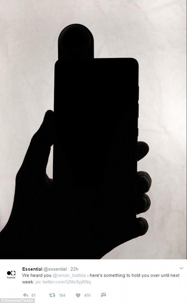 Essential'n 360 derecelik kamerayla birlikte gelen modelinin fiyat ise 749 dolar.