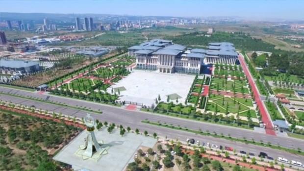 Bu merkez; zamann ve btn hdisatn, tek bir yere ve bir merkeze aktnn 'Biz Allah'a aidiz ve nihayet O'na dneceiz (Bakara-156)' hakikatinin ifadesidir.