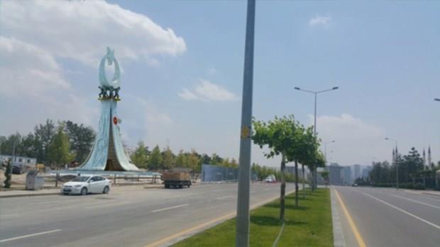 Ayrca, 250 selvinin nne konulan, ehit isimlerinin yazld knyelerin zerindeki barkodlardan, ehitlerle alakal detayl bilgilere ulalabilecektir."