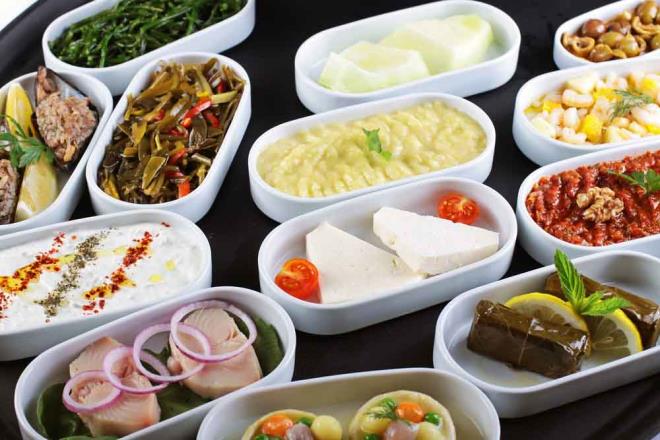 <p>6- kram abartmak</p>    Arkanzdan &#8220;Aman ne cimri! Yiyecek hibir ey koymad nmze! Bak grdn m Fehmi!&#8221; dedirtmeyin.    Evde yenecek ne varsa, &#8216;ultra her ey dahil tatil ky&#8217; hizmetiyle masaya koyun.    Yemein yannda tatl, meyve, kuruyemi ve her merubat eidini bulundurun.