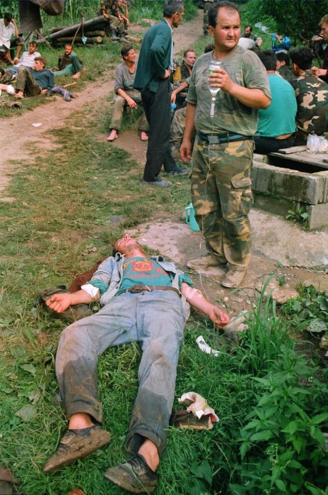 'YAANANLARI ME SNDREMYORUM'<br>    Sava baladnda ailesi ile birlikte Zvornik'ten nce Srbistan'a, oradan da Avusturya'ya gemeyi baaran Bayri, burada iki ay kaldktan sonra ei ve iki ocuunu burada brakp Bosna'ya geri dndn syledi.