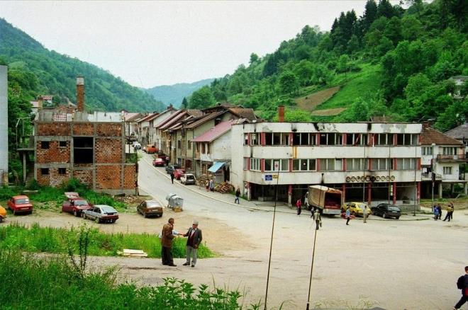 Srp general Ratko Mladi ve birliklerinin Srebrenitsa'y ele geirmesiyle, 7'den 70'e tm Bonak erkeklerinin katlinin emri verilmiti.