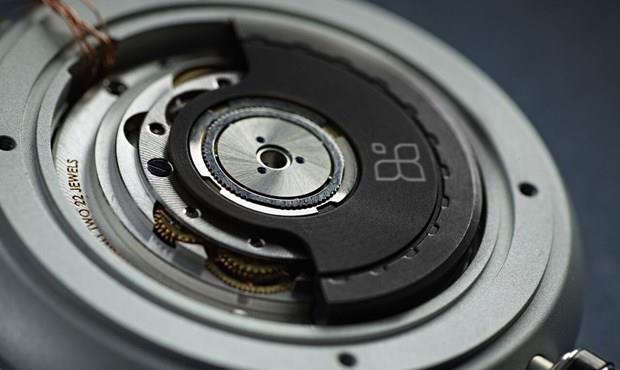 Sequent'in Kickstarter'daki projesine destek olmak isteyenlerin seebilecekleri farkl tip saatler var: elik saat, siyah ve eitli baka renklerde saat.