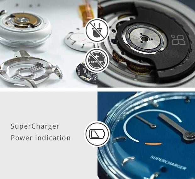 Spor yaparken saati takarsanz, saat daha da hzl ekilde arj oluyor. retici firma, bir gn boyunca normal bir ekilde hareket ederseniz (bu, muhtemelen ortalama bir yry mesafesinde olduunuz anlamna geliyor) saatin, zaman gsterecek ve etkinliinizi takip edecek kadar g reteceini aklad.