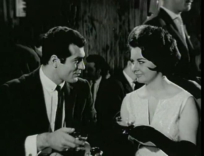 5. En yi Erkek Oyuncu dalnda 3 kez Altn Portakal kazand<p>83 yanda hayata veda eden Fikret Hakan, Keanl Ali Destan, lm Tarlas ve Hasret filmleriyle Antalya Altn Portakal Film Festivali'nde En yi Erkek Oyuncu dln kazand.