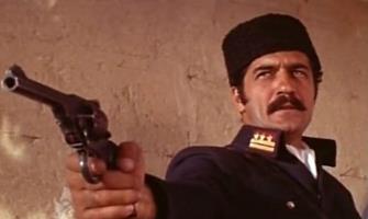 2. Hollywood yapmnda yer ald.<p>  Barollerinde Tony Curtis ve Charles Bronson'n yer ald ve Trkiye'de ekilen "Paral Askerler" filminde de oynad.