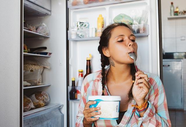 Beslenme uzmanlar zellikle scak havalarda beslenmeye normalden daha fazla dikkat edilmesi gerektiini nemle vurguluyorlar. Scak havalarda ne tketilmeli, ne tketilmemeli ite cevaplar&#8230;