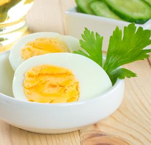 alma sonunda, yumurta tketen bebeklerin tketmeyenlere gre yzde 47 daha az gelime gerilii gsterdii tespit edilirken, bu bebeklerin de almann balangcnda ayna gre kk kabul edilenler olduu vurguland.