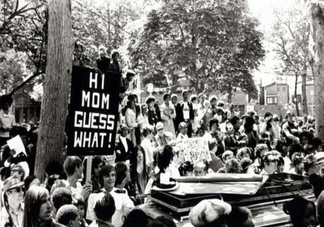 8- Onur y&uuml;r&uuml;y&uuml;&uuml;<p>  Philadelphia'daki ilk Onur yry, aylardan haziran, yllardan 1972