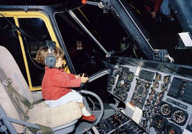 1- John F. Kennedy Jr.<p>  John F. Kennedy Jr. 1963'te henz 3 yandayken bakanlk uanda uu ncesi son hazrlklar yapyor. :)