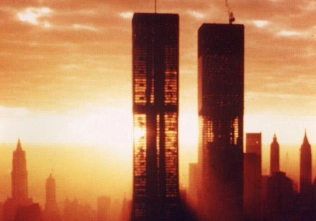 4- kiz Kuleler<p>  Bu fotoraf, 11 Eyll 2001'de yerle bir olan kiz Kuleler'in inas bitmeden bir yl nce ekilmi.