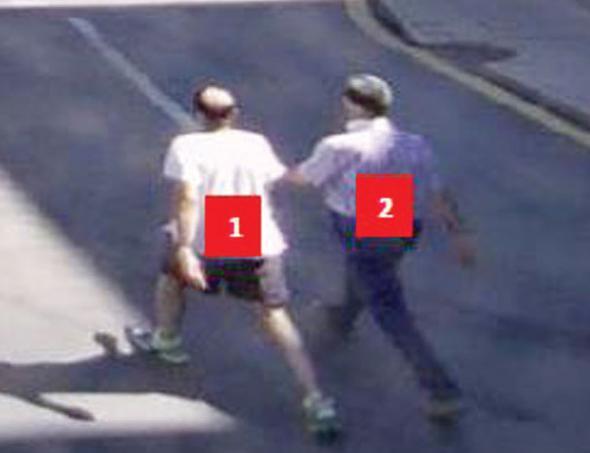 10.53: SPOR KIYAFETLE KAI: Darbenin baarszla uramasnn ardndan darbecilerin bir blm sivil kyafetleri giyerek kararghtan kamay deniyor. Bunlar arasnda muhtemelen spor yapyor grnts vermek amacyla ort ve spor ayakkabyla kararghtan kmaya alan ve bunu baaran Piyade Binba Ouzhan Konuk (1) da var. Yanndaki ise Binba Veysel zmen. Konuk, FET mensubu olduunu itiraf eden darbeciler arasnda yer alyor.