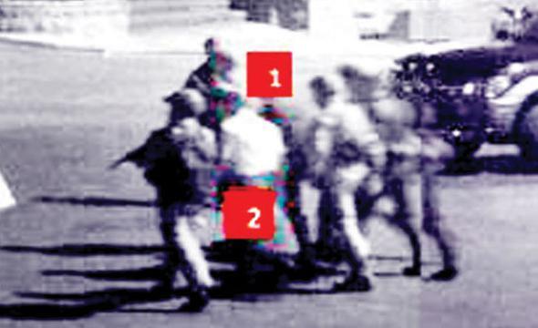 23.04: AKAR, AKINCI&#8217;YA GTRLYOR: Muhtemelen saat 21.23-21.25 sularnda derdest edildii anlalan Orgeneral Hulusi Akar (1) makamnda bir buuk saat kadar alkonduktan sonra zel Kuvvetler tarafndan Genelkurmay&#8217;n bahesine inen bir helikopterle saat 23.04&#8217;te Aknc ss&#8217;ne gtrlr. Kendisine Tmgeneral Dili (2) de elik eder. Darbecilere yardmc olanlardan biri de Akar&#8217;n koruma ekibinden Baavu Abdullah Erdoan&#8217;dr.