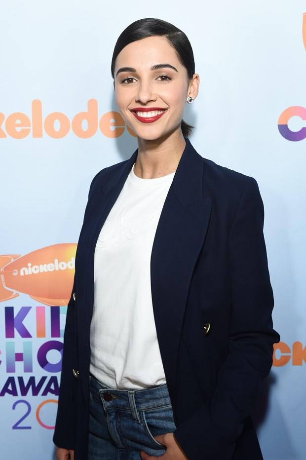 Filmin oyuncu kadrosundan  oyuncunun adn aklayan Disney; Prenses Yasemin rolne Naomi Scott&#8217;un (fotoraftaki), Cin rolne Will Smith&#8217;in, Alaaddin rolne ise Mena Massoud&#8217;n seildiini duyurdu.