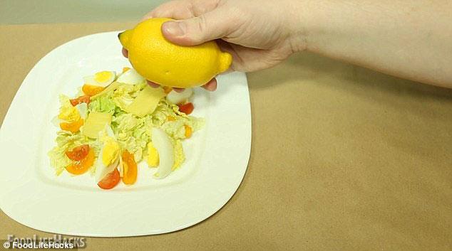 Bu israf nlemek iin tek ihtiyacnz olan bir krdandr. Krdan yardmyla limona delik aarak hazr limon suyu elde edebilirsiniz. Hem de mr daha uzun olacaktr.