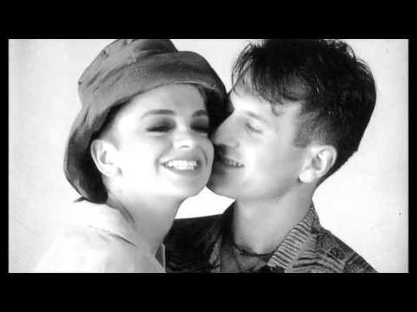 6- Oya – Bora<p>  Kurulu�u 80'lerin ortalar�na uzand��� i�in bu ikiliye 90'lar�n grubu olarak bakmak �ok yanl�� olacakt�r. Oya K���men ve Bora Ebeo�lu’ndan olu�an grup Ald�rma, Seni Bana Yazm��lar ve Sevme Zaman� gibi �ark�larla sevilmi�ti.