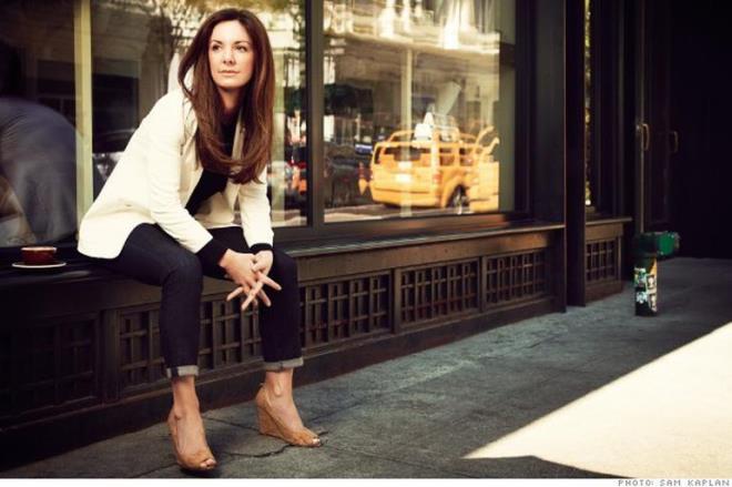 Kat Cole<p>    Kuzey Amerika’daki Focus Markalar� Ba�kan� ve Cinnabon eski ba�kan� Cole,  i�e 17 ya��nda bir hostes olarak ba�lad� ve sonunda 26 ya��ndayken ba�kan yard�mc�l���na terfi etti.    19 ya��ndayken �irketin franchise alan�na a��lmas�na yard�m etmek i�in �irket kendisinden Avusturalya’ya gitmesini istedi ve hen�z 20 ya��ndayken y�neticiydi.