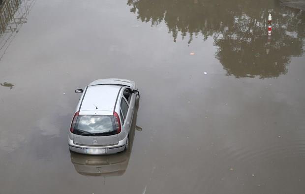 Uzmanlar, ara zarar grdnde kasko sigortasnn ncelikle "aracn grd hasarn srcnn veya sigortalnn kontrol altnda ve iradesi dahilinde gerekleip gereklemedii" olduunu belirtiyor.