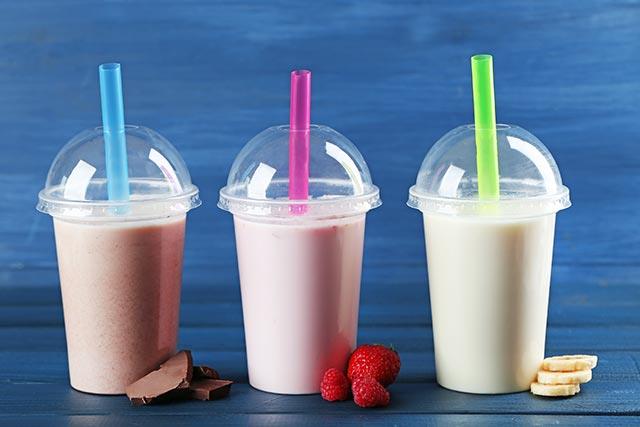 Milkshakelerdeki eker oran standartn ok stnde<P>    Milkshake fast food restorantlarndaki en klasik ieceklerden biri. zellikle yaz aylarnda ok daha fazla satlan milkshakein ierdii eker miktar gnlk eker ihtiyacnn iki kat
