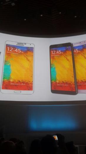 Samsung'un tantt cihazlar arasnda Samsung'un akll telefon ile tablet arasndaki modeli yeni Note 3'te bulunuyordu. Galaxy Note 3 5.7 inlik ekrana sahip. 168 grama kadar hafifleyen cihaz, 3 GB ram, 4K video kayt, ysek kaliteli ses kayd zellii ve drt ekirdekli ilemciyle dikkat ekiyor.